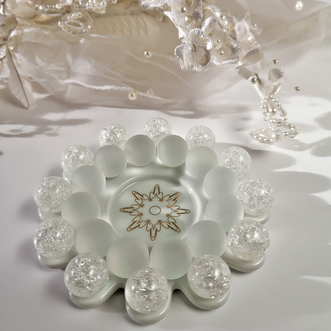 Dresdner Glasperlenstern Bergkristall Teelichthalter handgefertigt in der Dresdner Manufaktur aus Porzellan mit Bergkristallperlen und Kristallglas